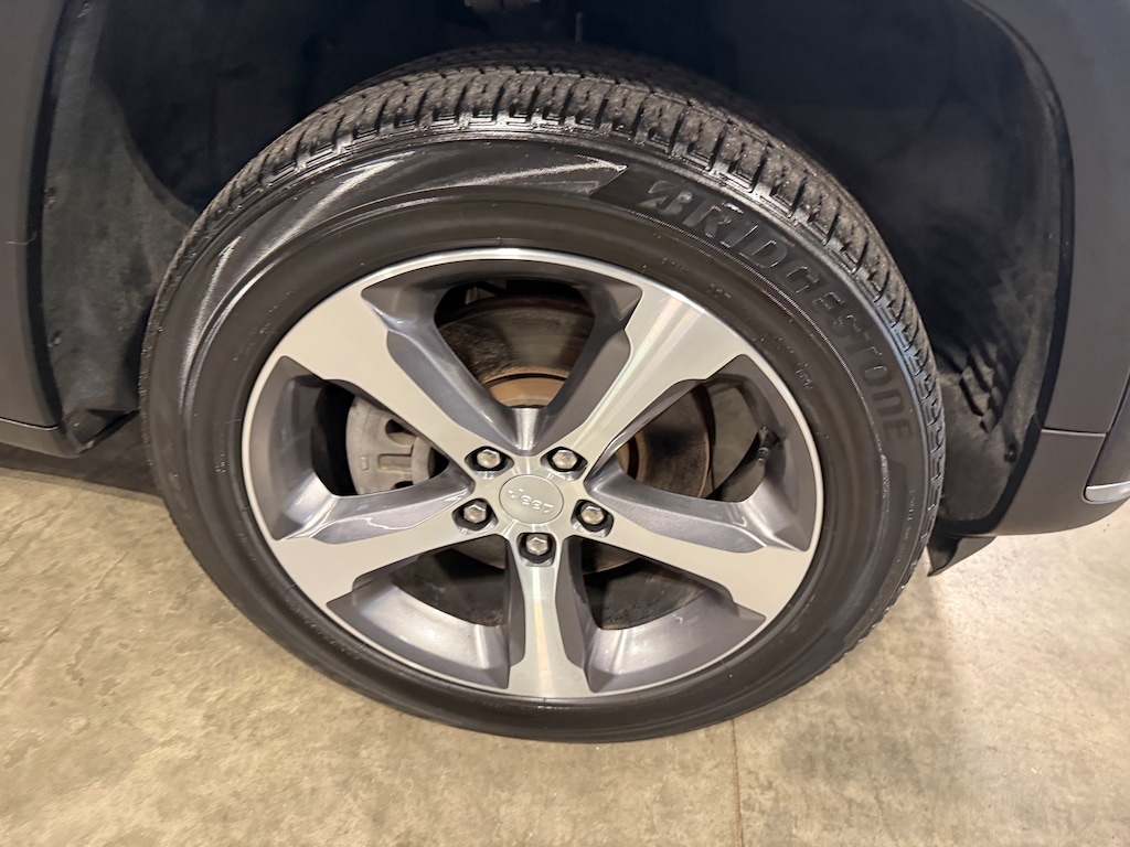 Certified 2024 Jeep Grand Cherokee L Limited 4x4 SUV