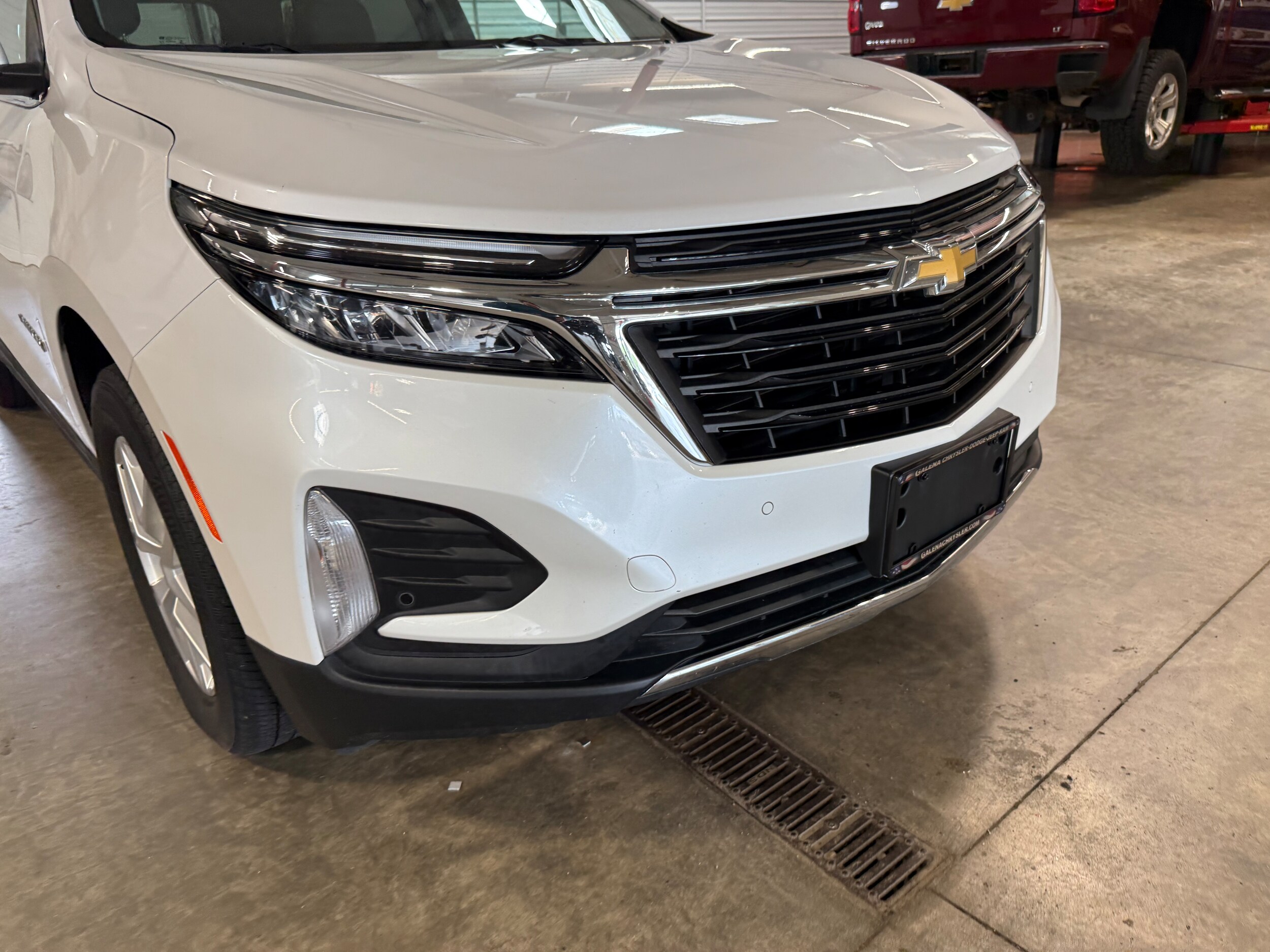 2022 Chevrolet Equinox LT photo 2