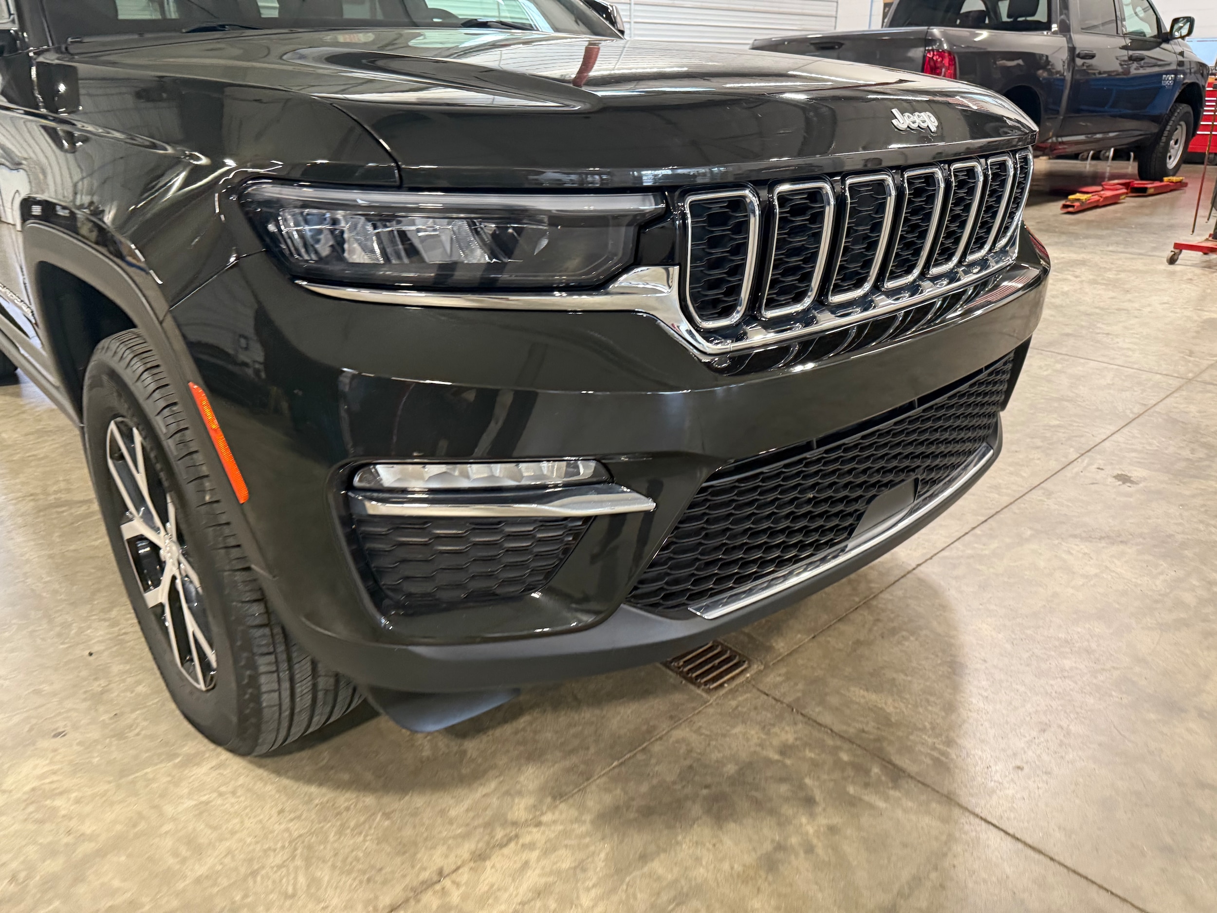 Used 2024 Jeep Grand Cherokee Limited with VIN 1C4RJHBG2RC189663 for sale in Galena, IL