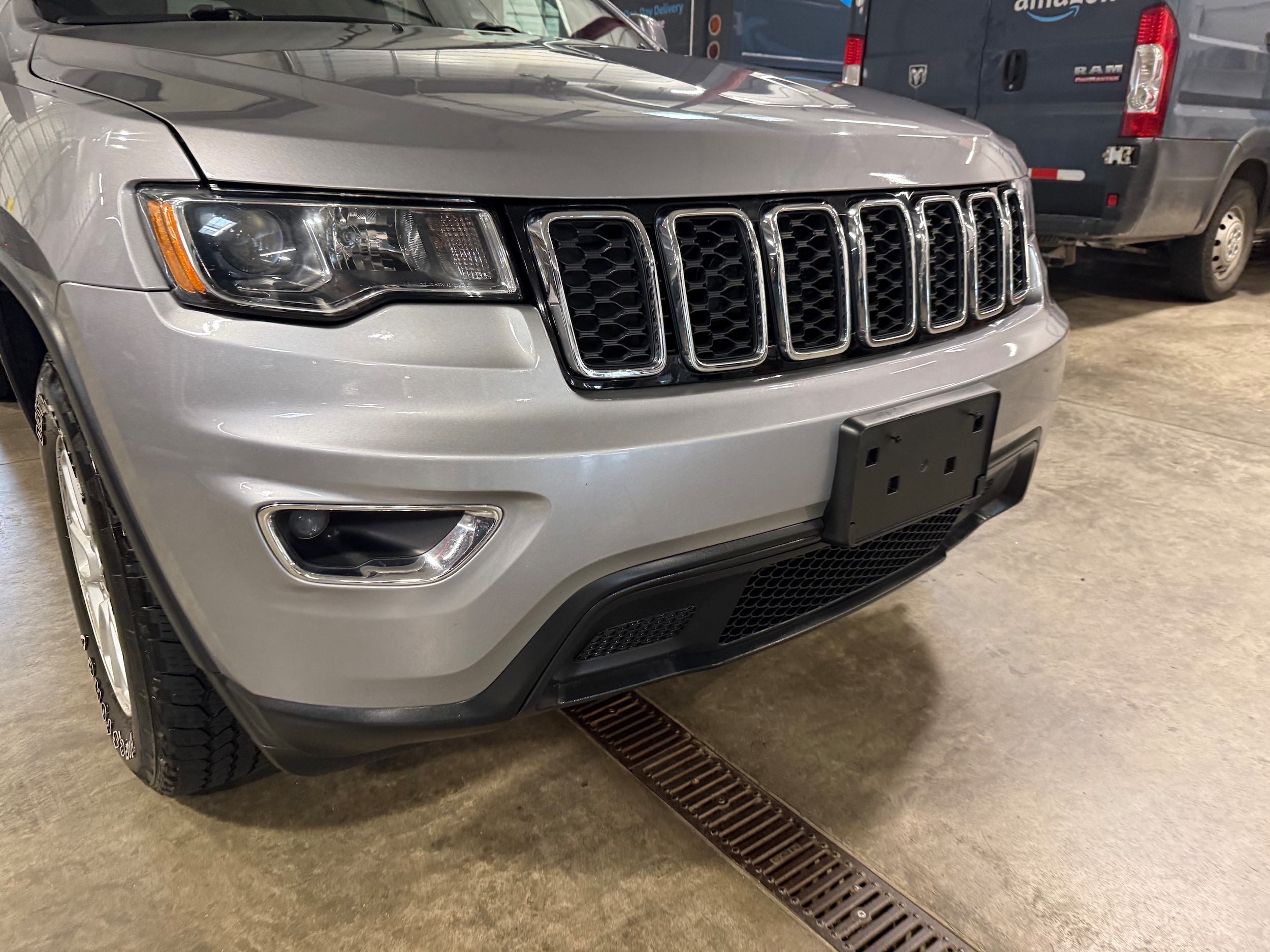 Used 2018 Jeep Grand Cherokee Laredo E with VIN 1C4RJFAGXJC367751 for sale in Galena, IL