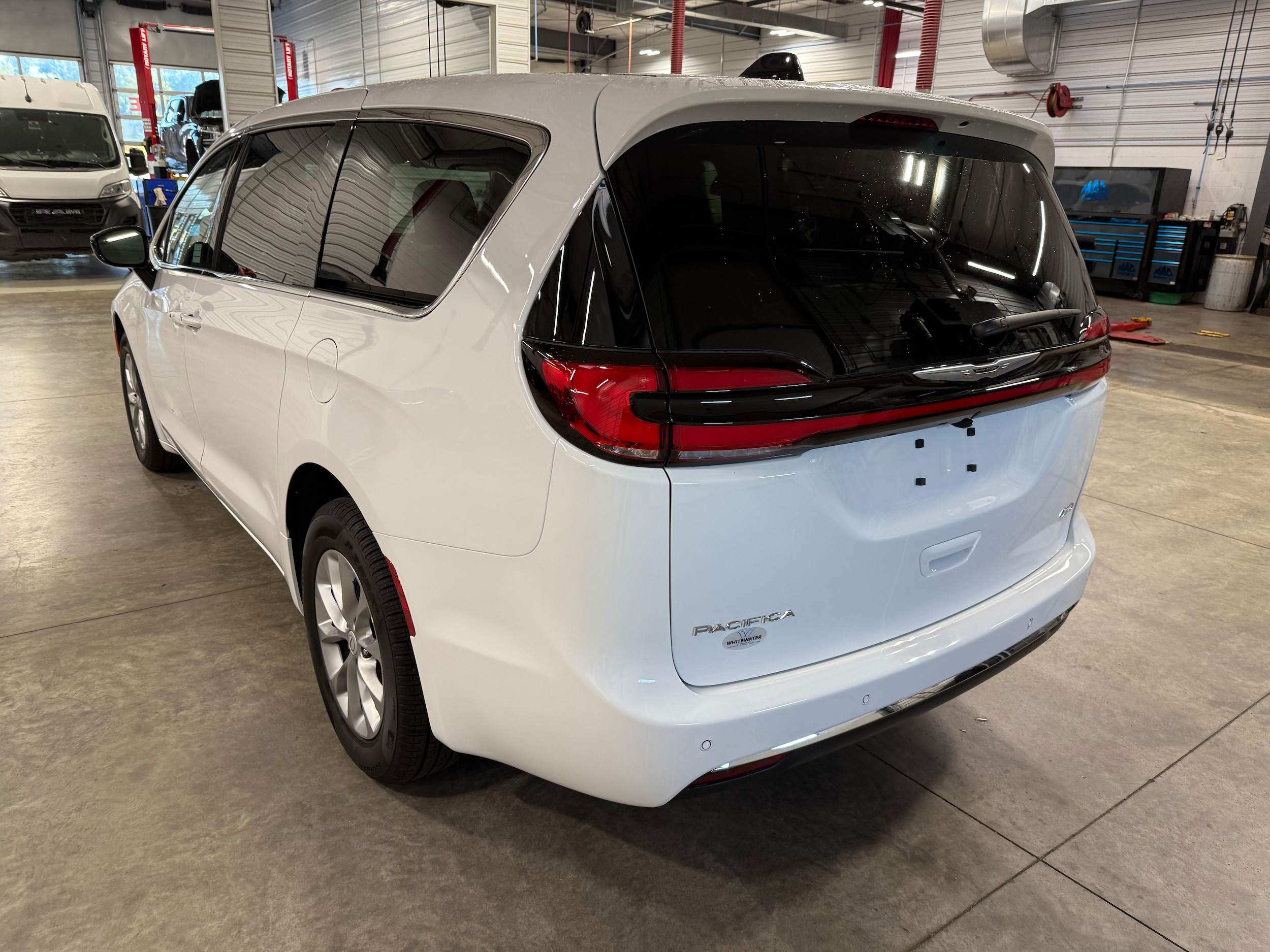 2026 Chrysler Pacifica Select - Photo 18