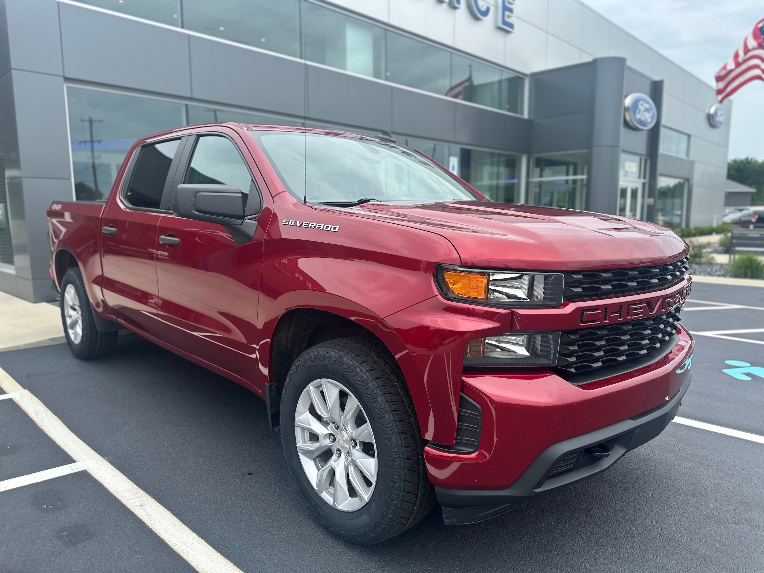Used 2020 Chevrolet Silverado 1500 Custom with VIN 1GCPYBEK8LZ296849 for sale in Galesburg, MI