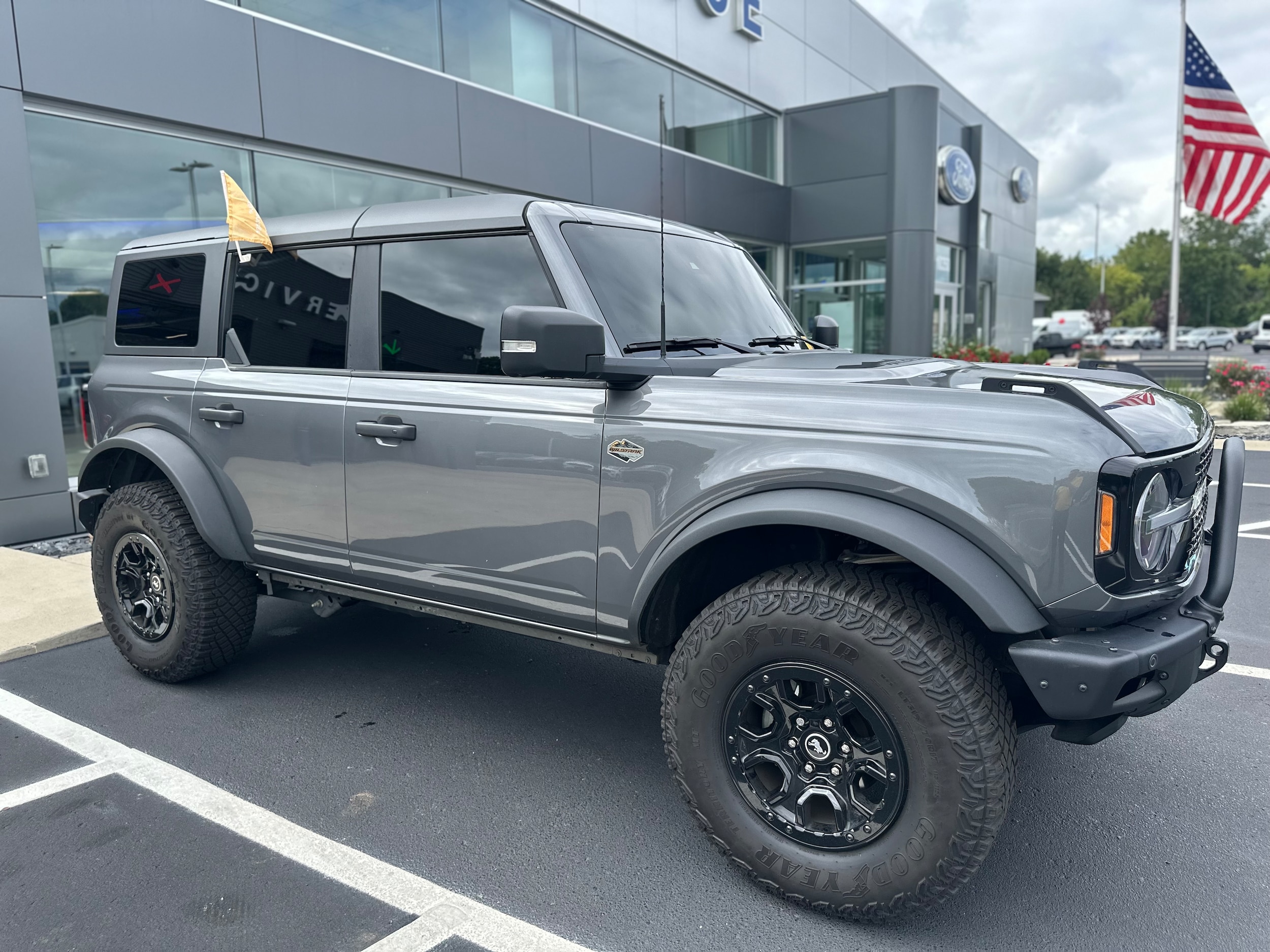 2024 Ford Bronco Wildtrak photo 2