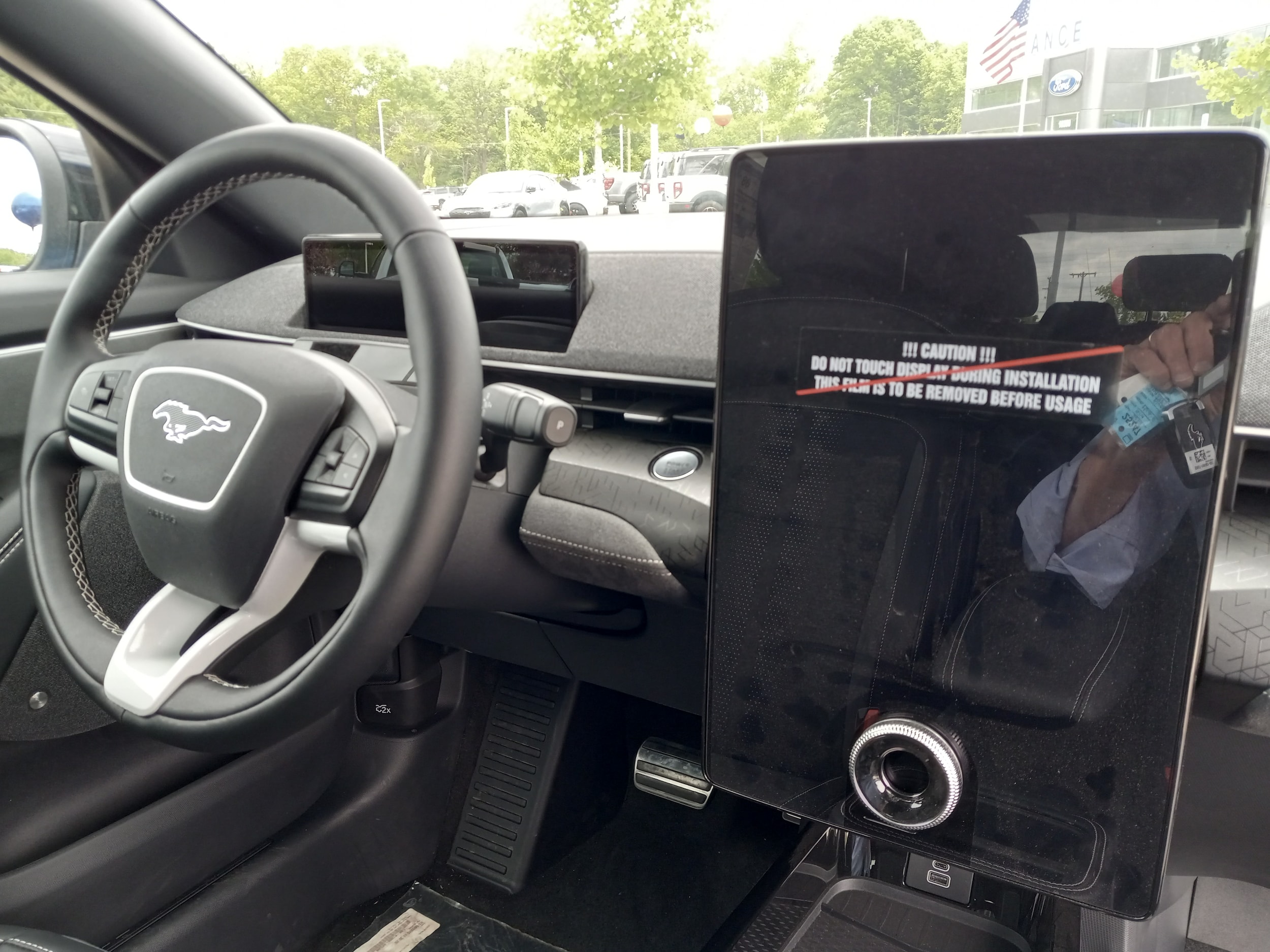 2025 Ford Mustang Mach-E GT - Photo 17