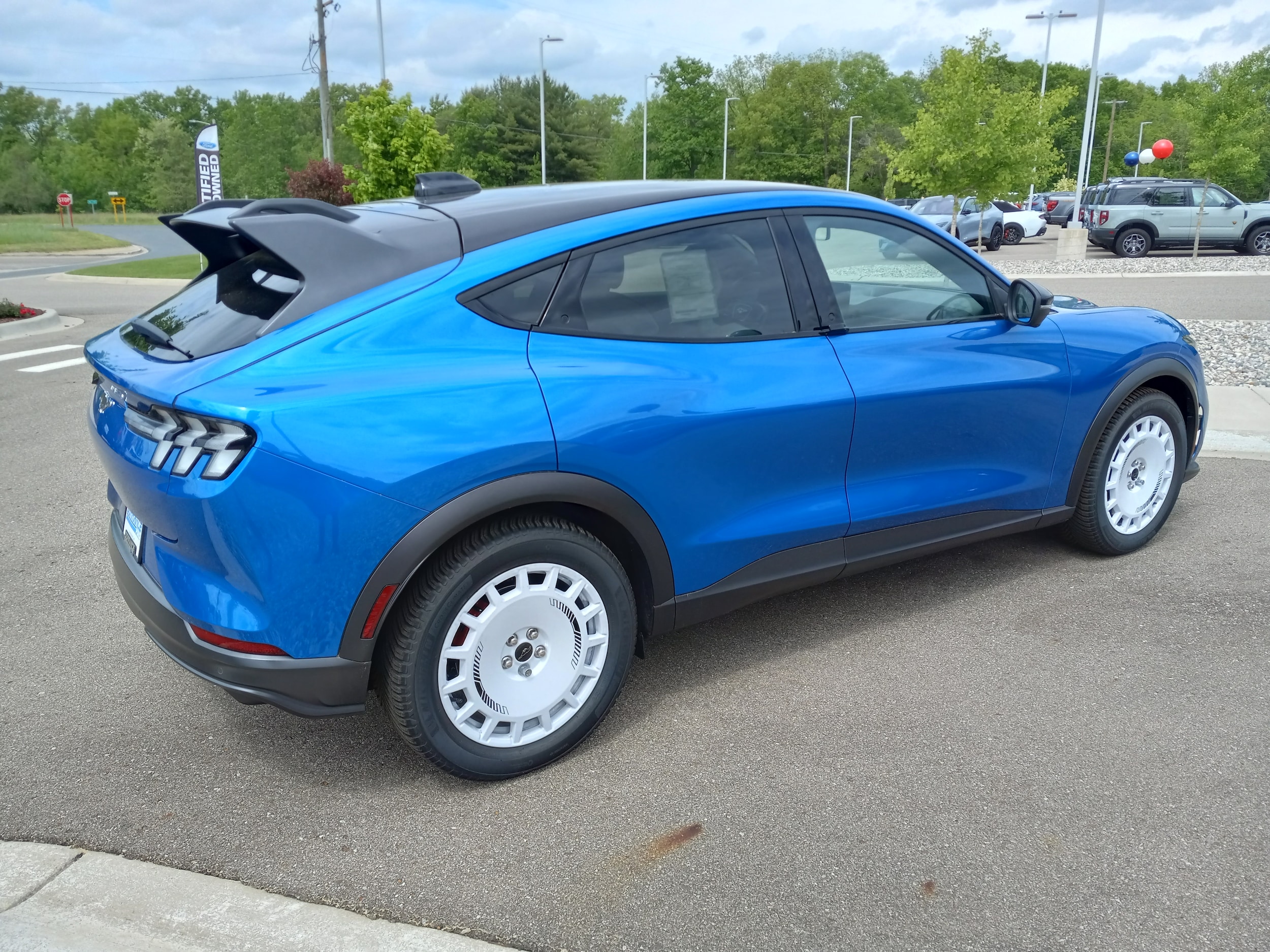 2025 Ford Mustang Mach-E GT - Photo 11