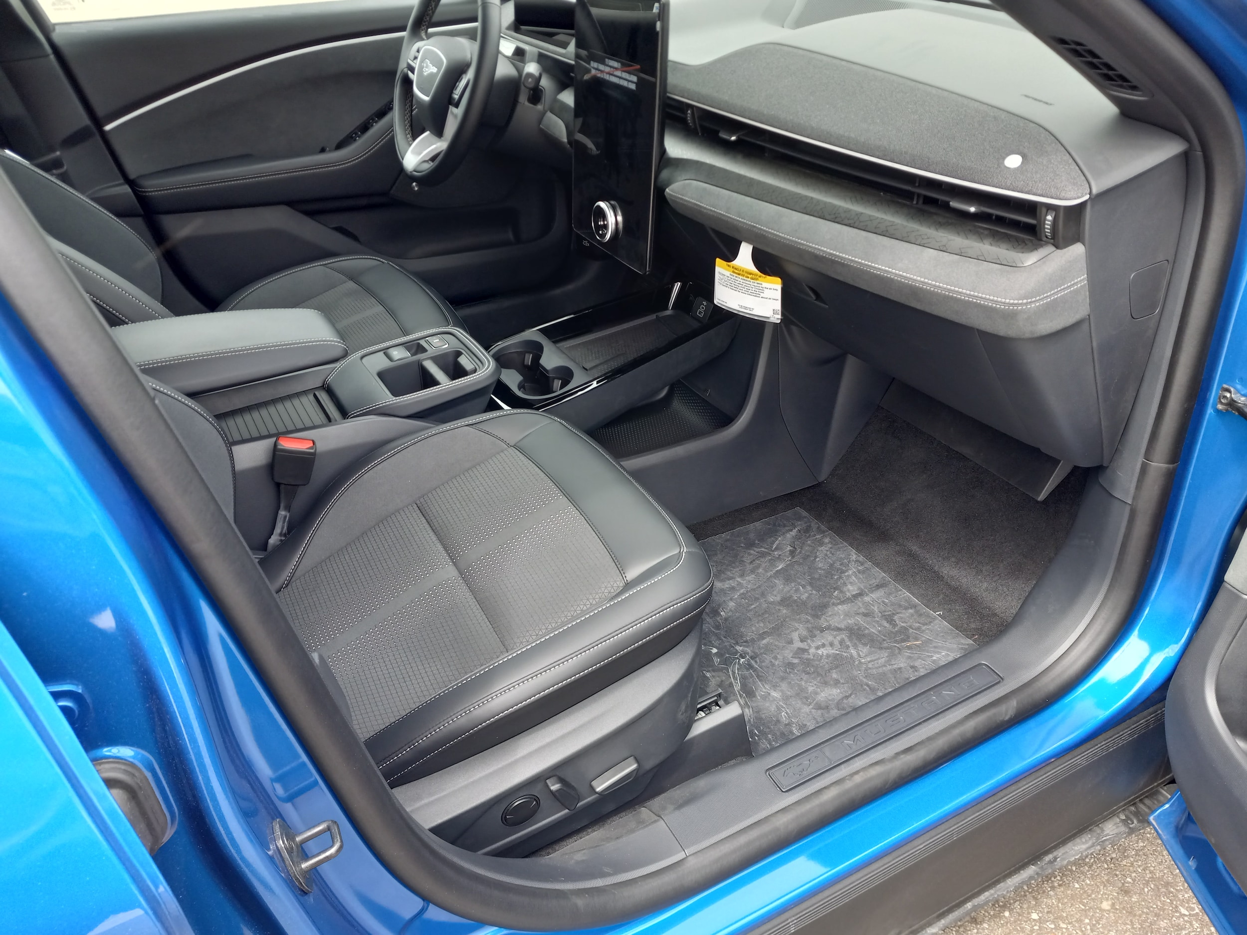 2025 Ford Mustang Mach-E GT - Photo 14