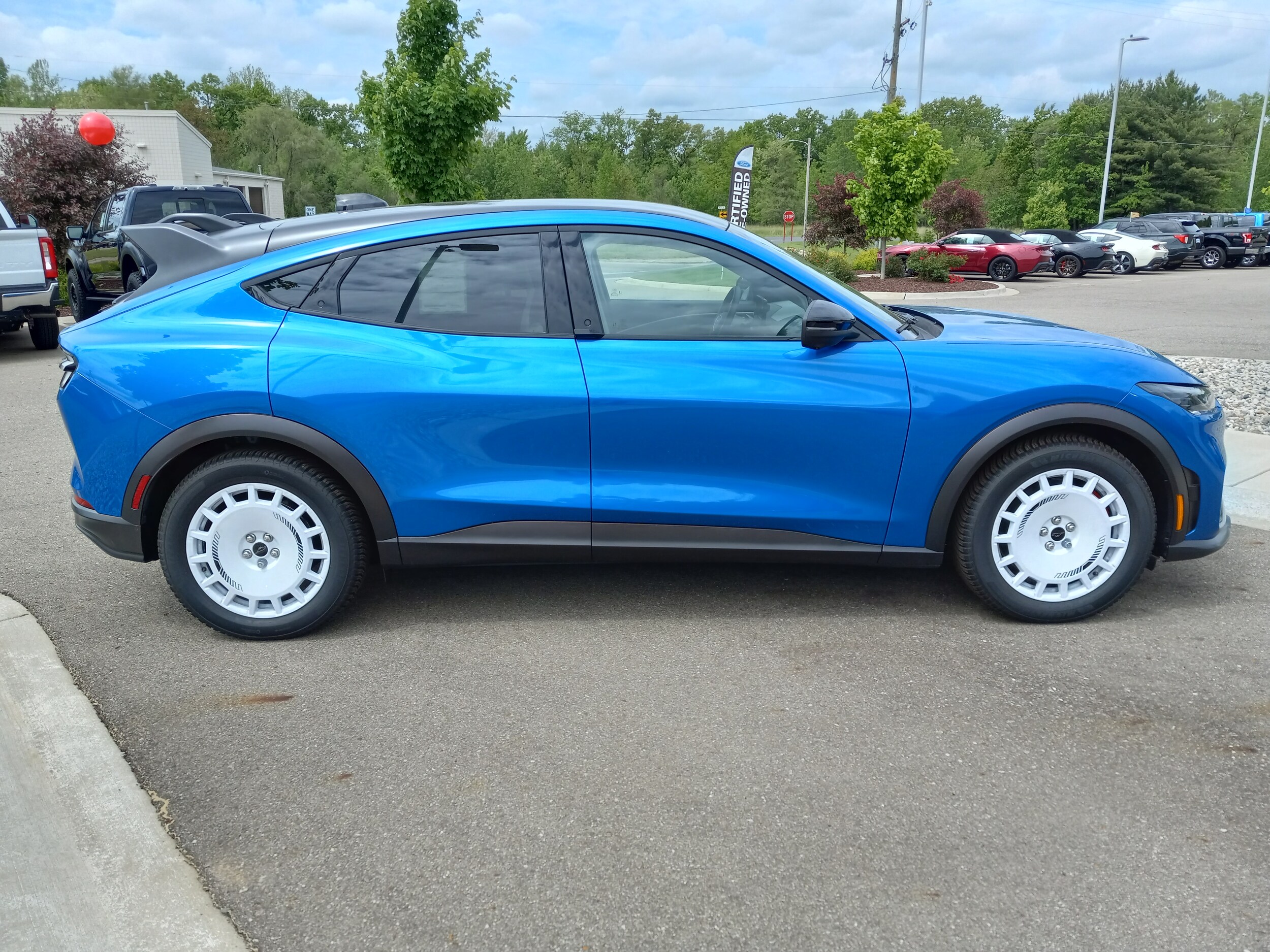 2025 Ford Mustang Mach-E GT - Photo 12