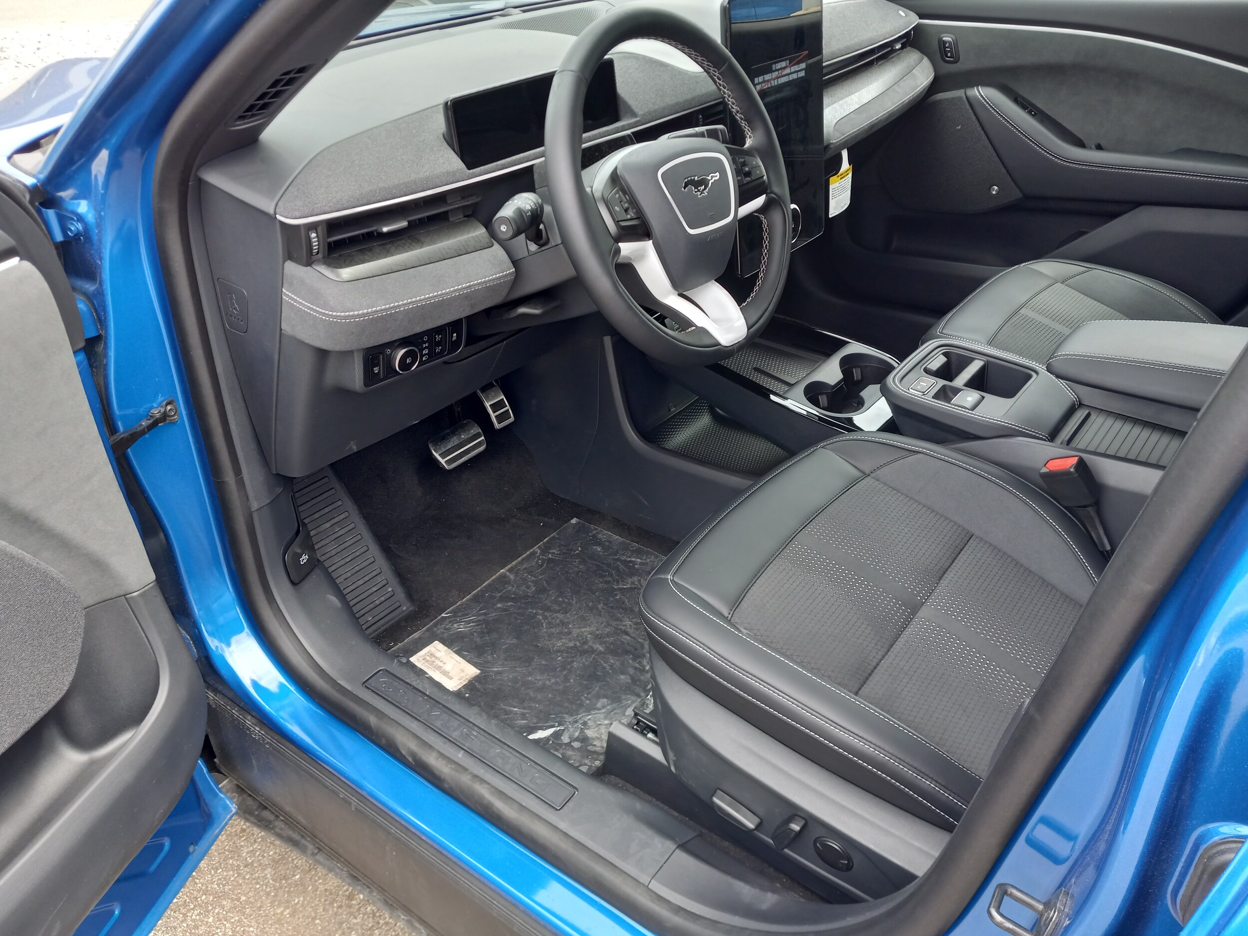 2025 Ford Mustang Mach-E GT - Photo 13