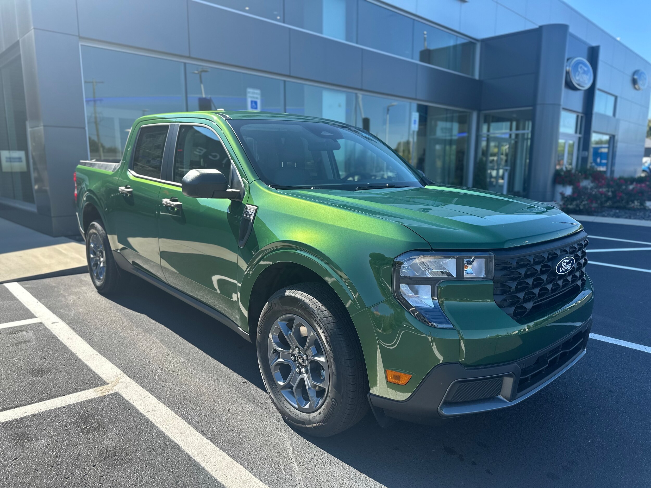 2025 Ford Maverick XLT photo 2