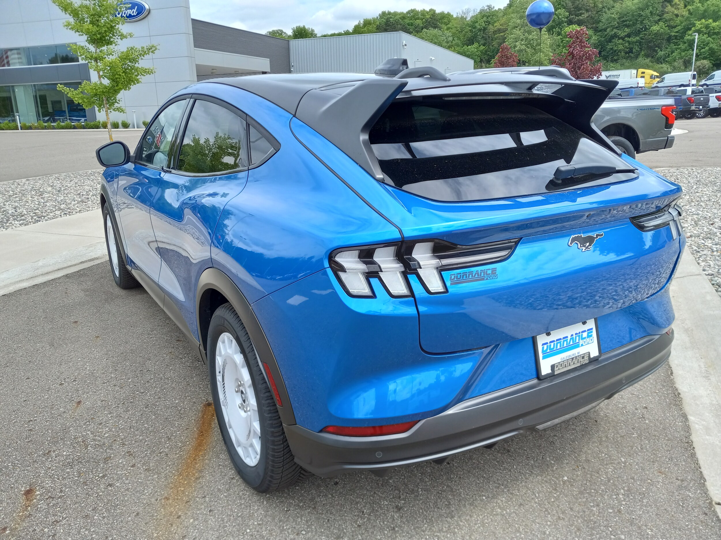 2025 Ford Mustang Mach-E GT - Photo 8