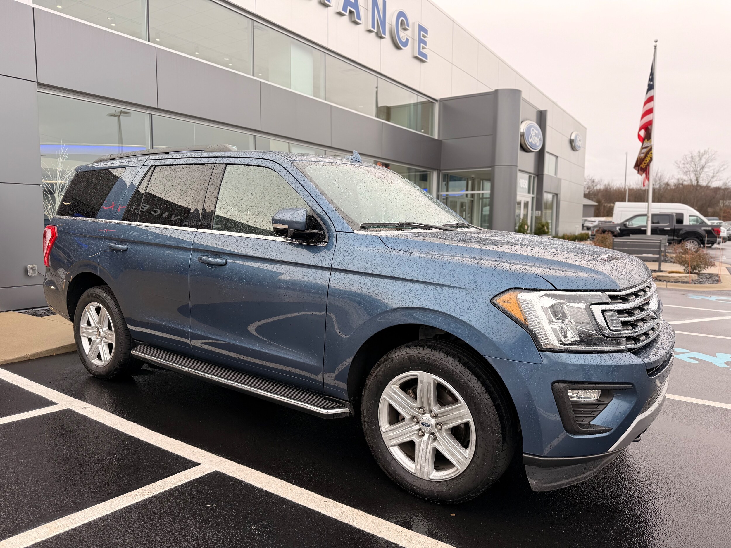 2020 Ford Expedition XLT photo 2