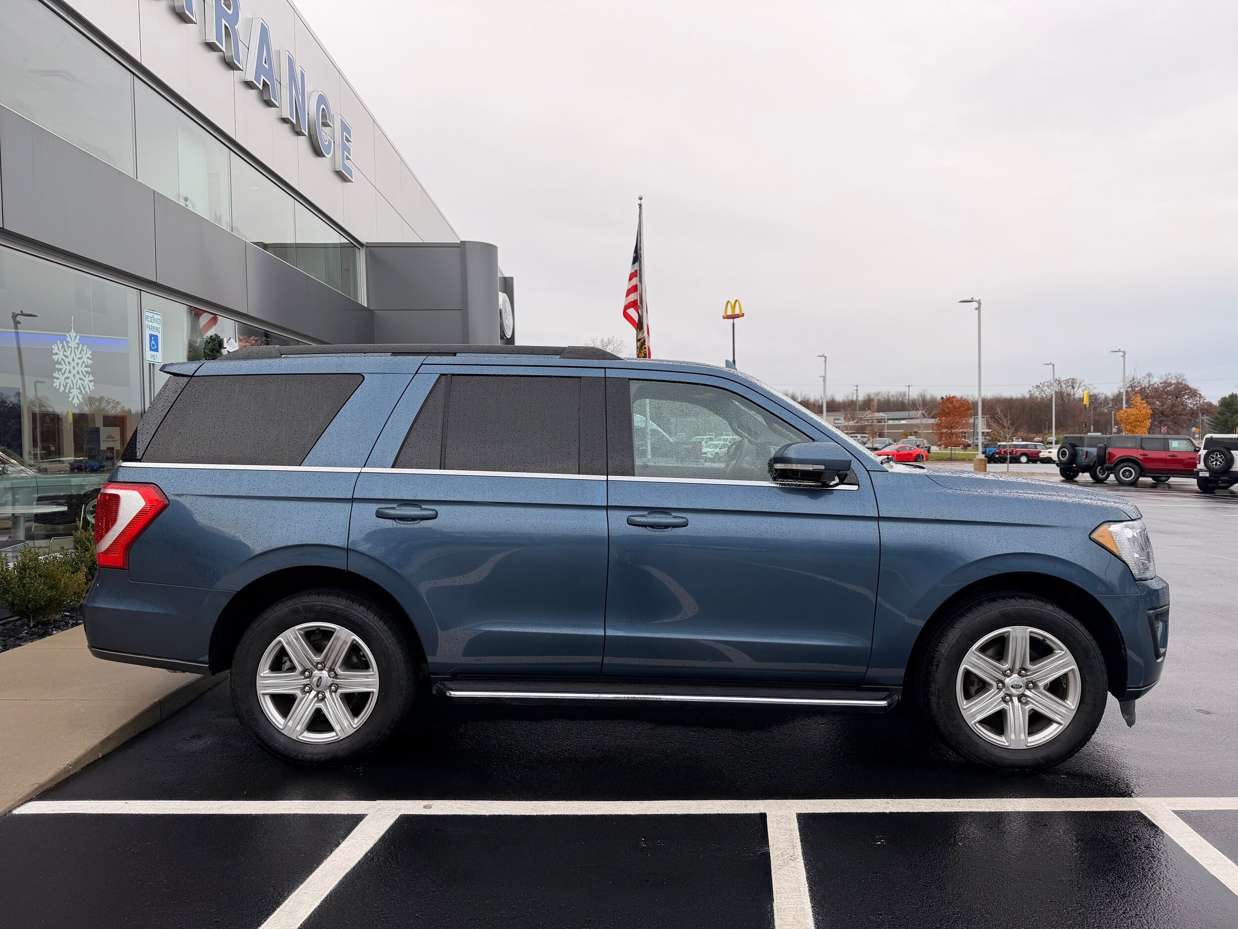 2020 Ford Expedition XLT photo 3