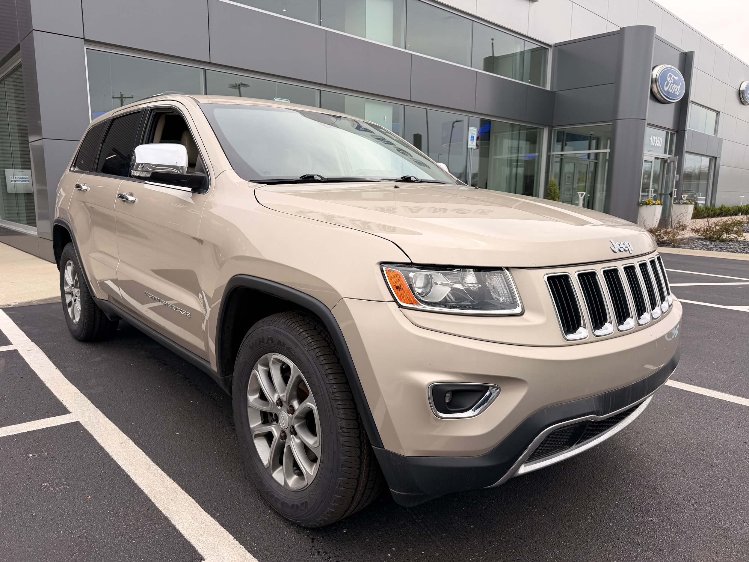 Used 2014 Jeep Grand Cherokee Limited with VIN 1C4RJFBG2EC335333 for sale in Galesburg, MI