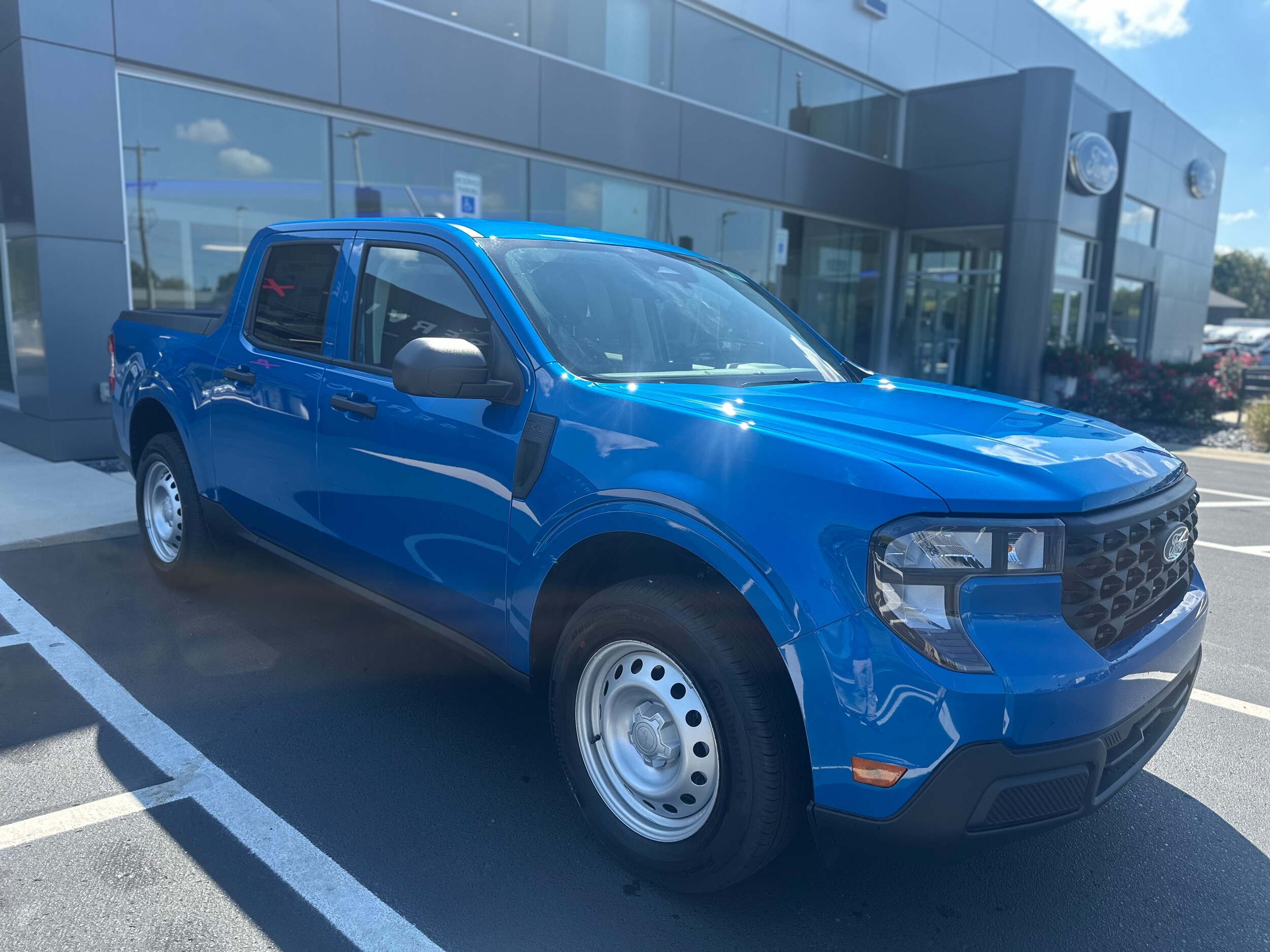 2025 Ford Maverick XL photo 2