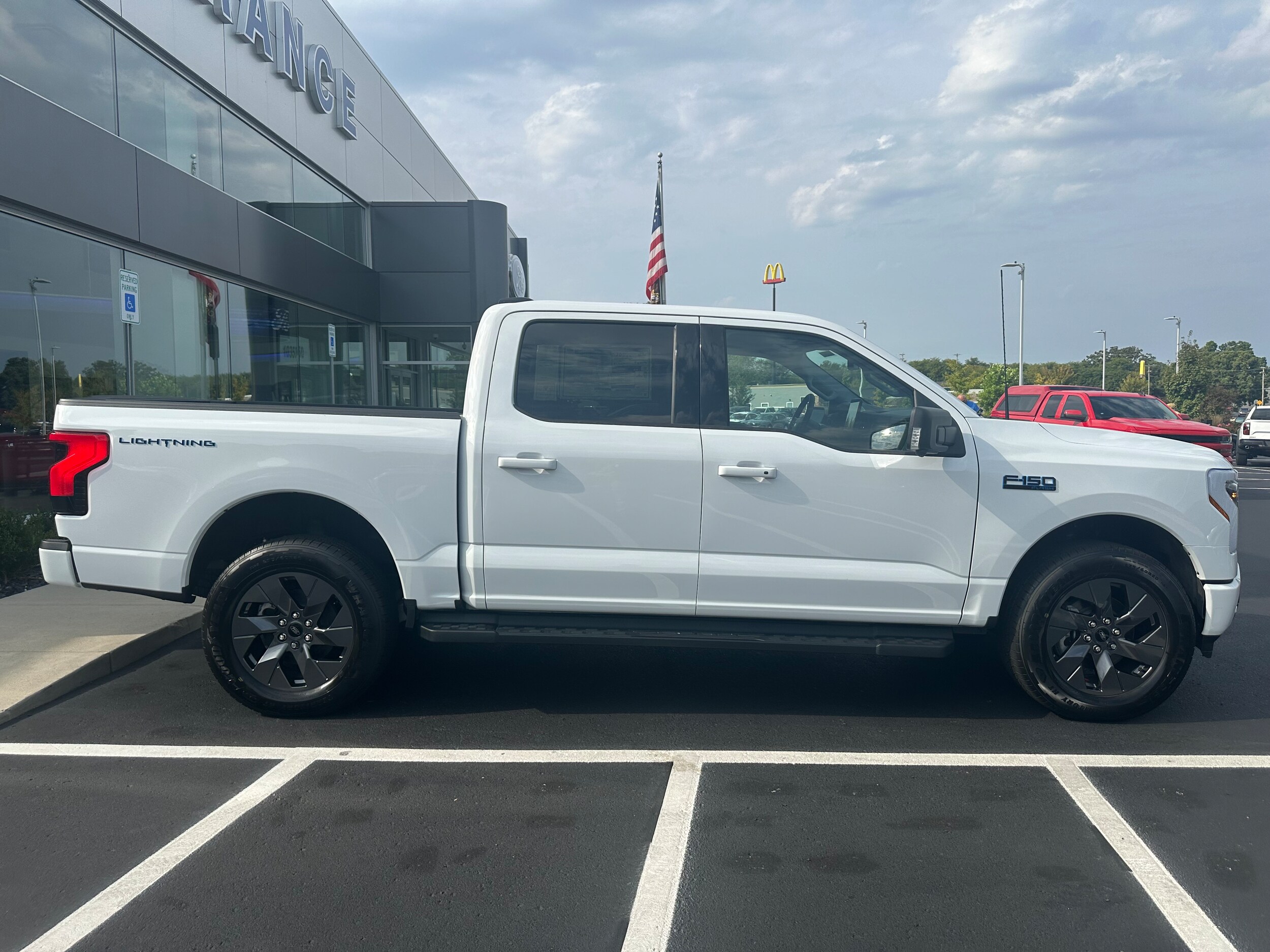 2025 Ford F-150 Lightning photo 3