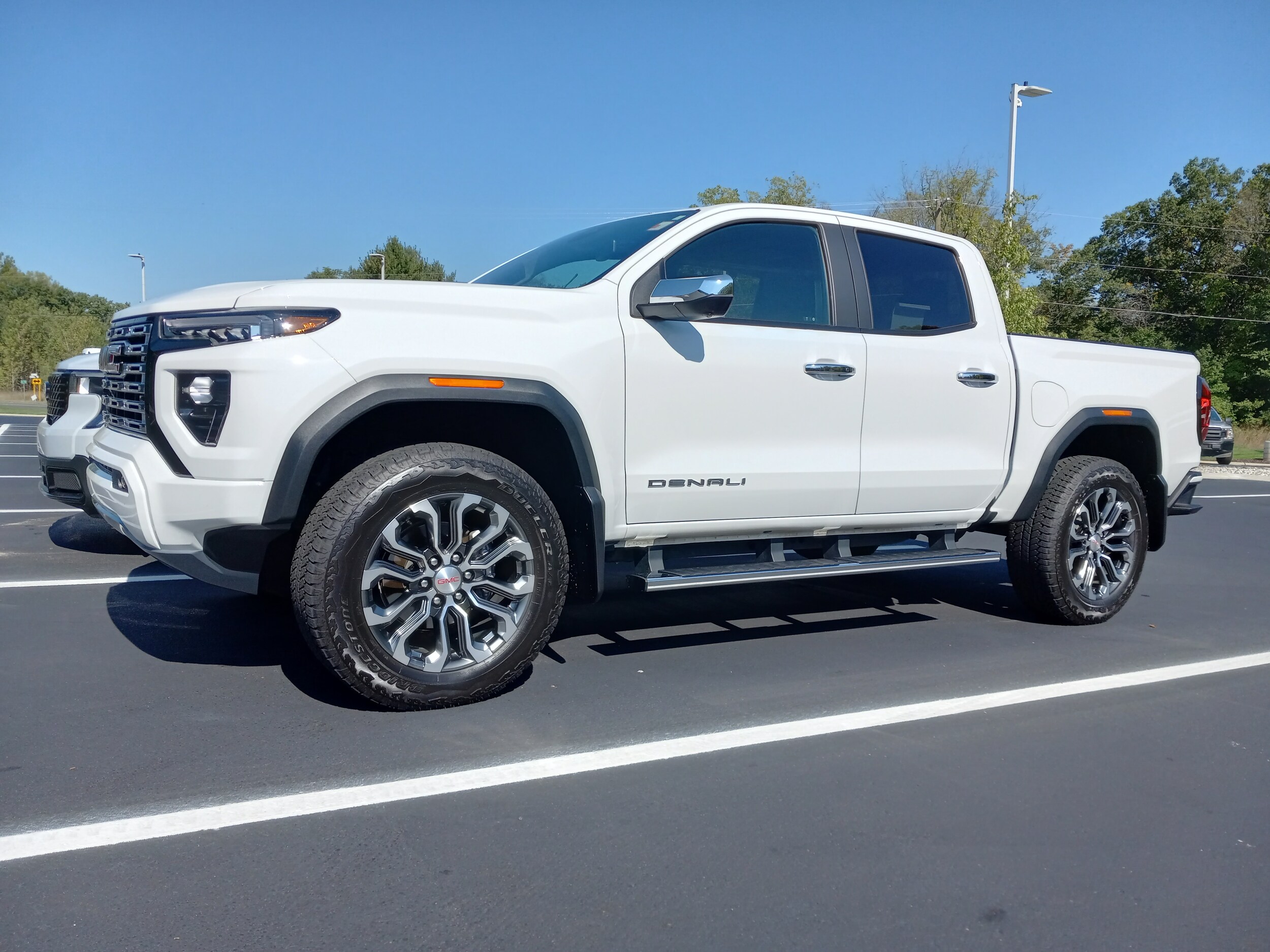 2024 Gmc Canyon Denali photo 2