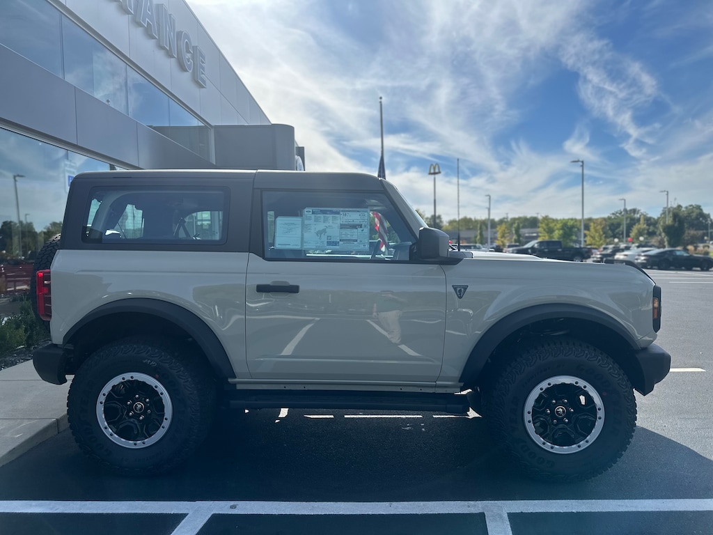 New 2025 Ford Bronco Base SUV