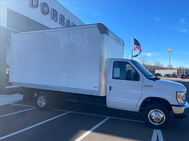 2018 Ford E-450 photo 2