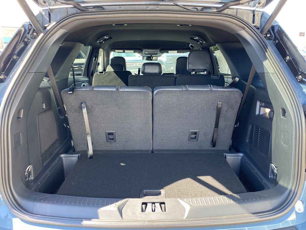 2025 Ford Explorer ST-Line photo 3