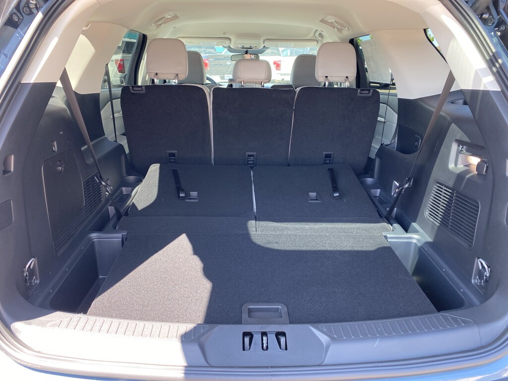 2025 Ford Explorer photo 4