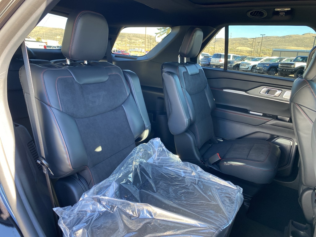 2026 Ford Explorer ST - Photo 7