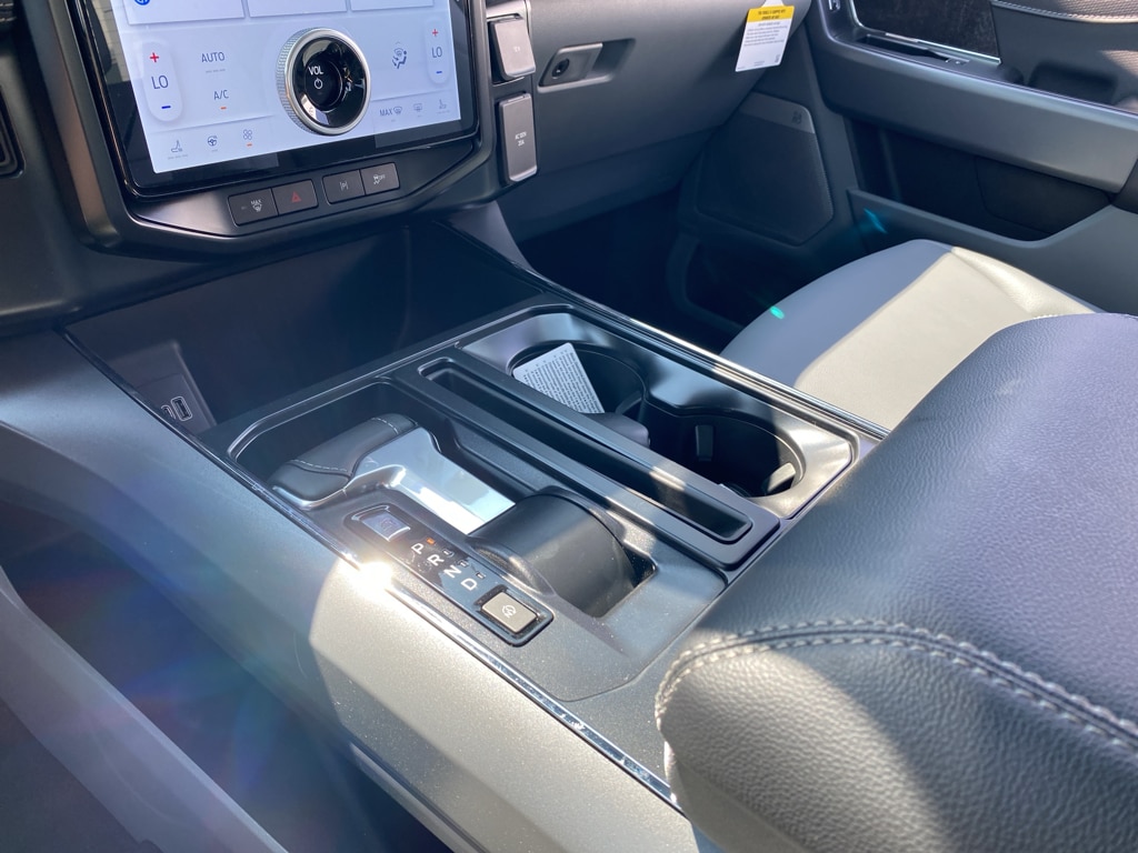 2025 Ford F-150 Lightning Flash - Photo 12