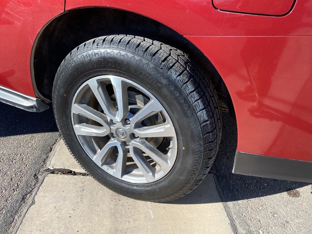 Used 2013 Nissan Pathfinder SV with VIN 5N1AR2MM1DC642407 for sale in Elko, NV