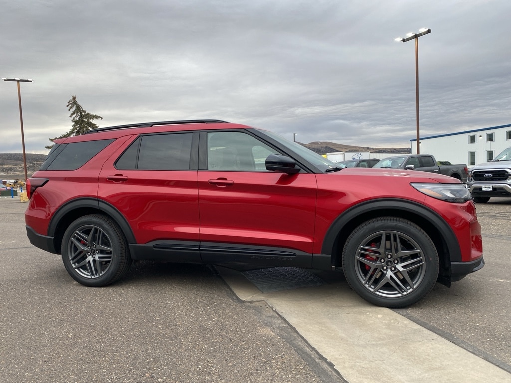 2026 Ford Explorer ST - Photo 18