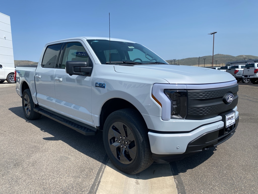 2025 Ford F-150 Lightning Flash - Photo 17