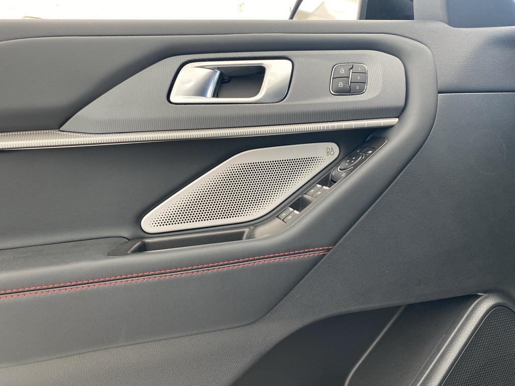 2026 Ford Explorer ST - Photo 11