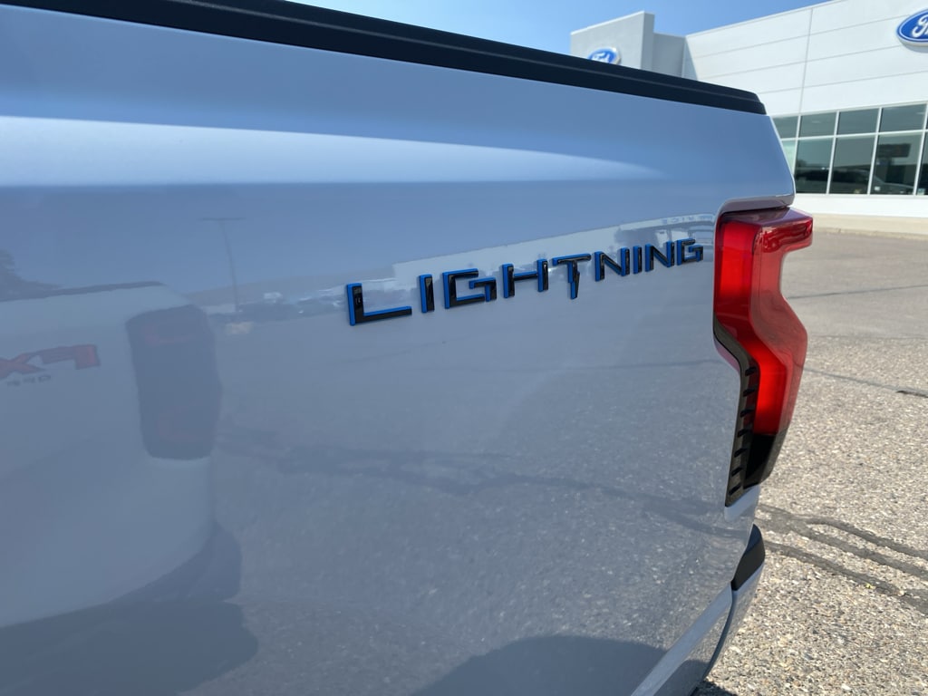 2025 Ford F-150 Lightning Flash - Photo 15