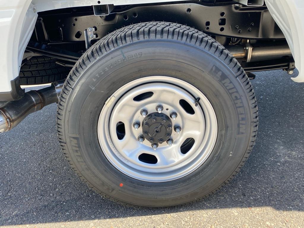 2025 Ford F-250 photo 2