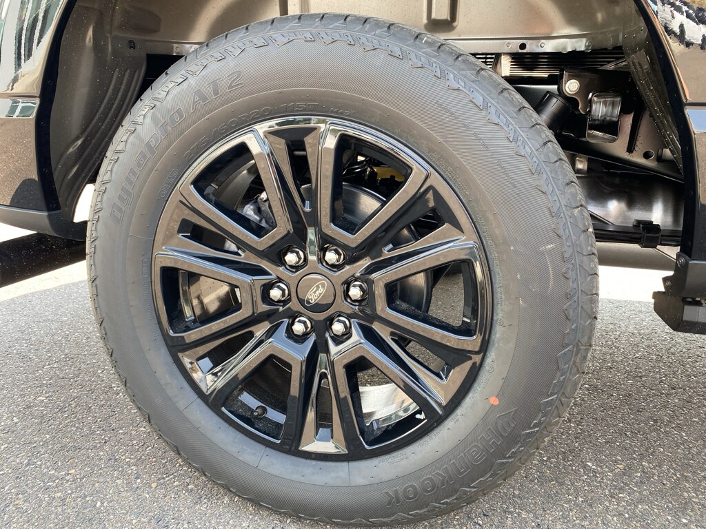2025 Ford F-150 Platinum photo 2