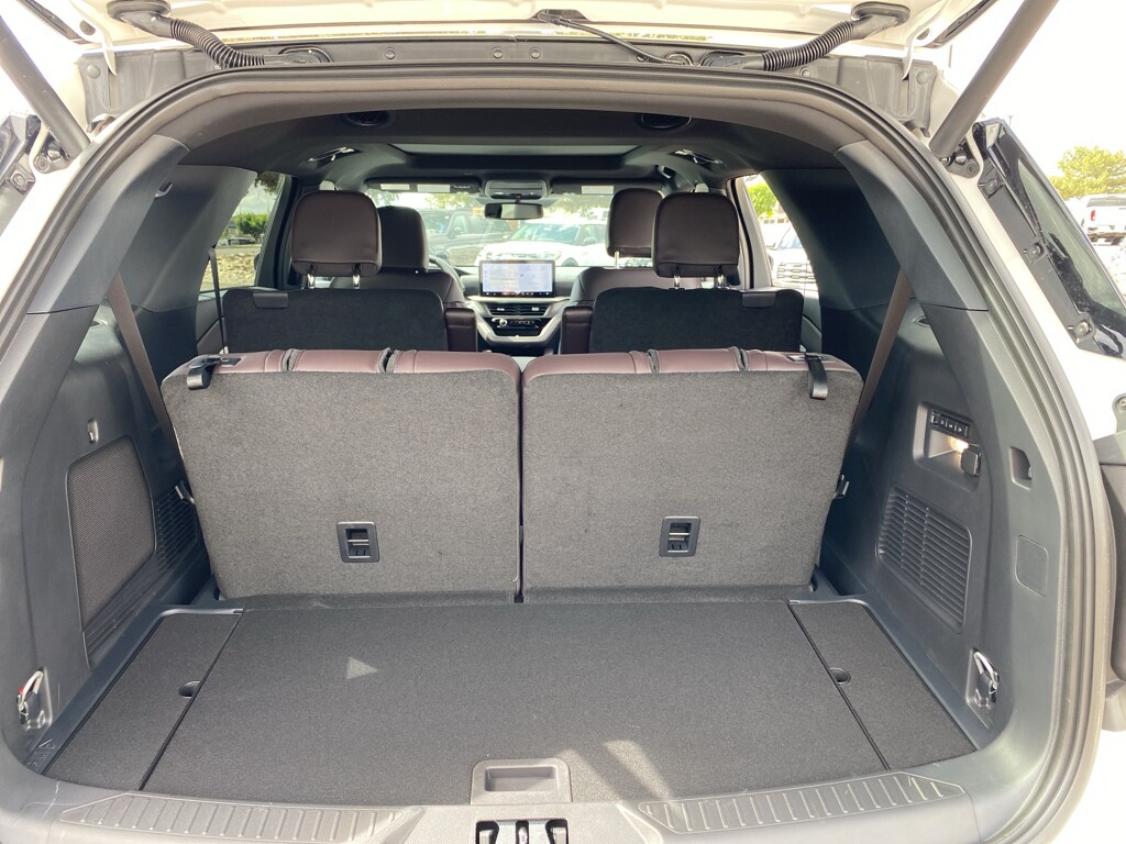2025 Ford Explorer Platinum photo 3