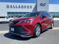 2023 Toyota Sienna Platinum Van Passenger Van