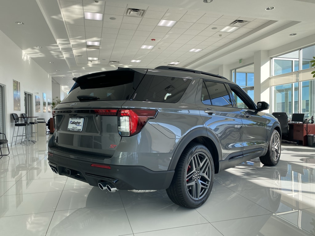 2026 Ford Explorer ST - Photo 17