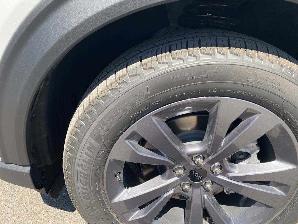 2025 Ford Explorer photo 3