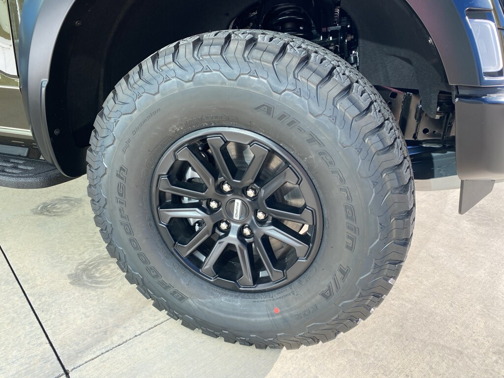 2025 Ford F-150 Raptor photo 2