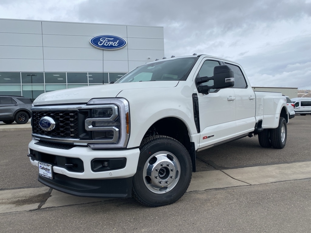 2026 Ford F-350 Super Duty Platinum's photo