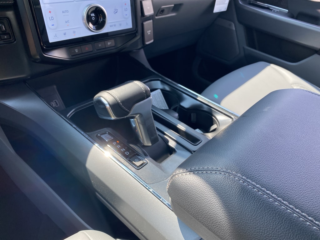 2025 Ford F-150 Lightning Flash - Photo 11