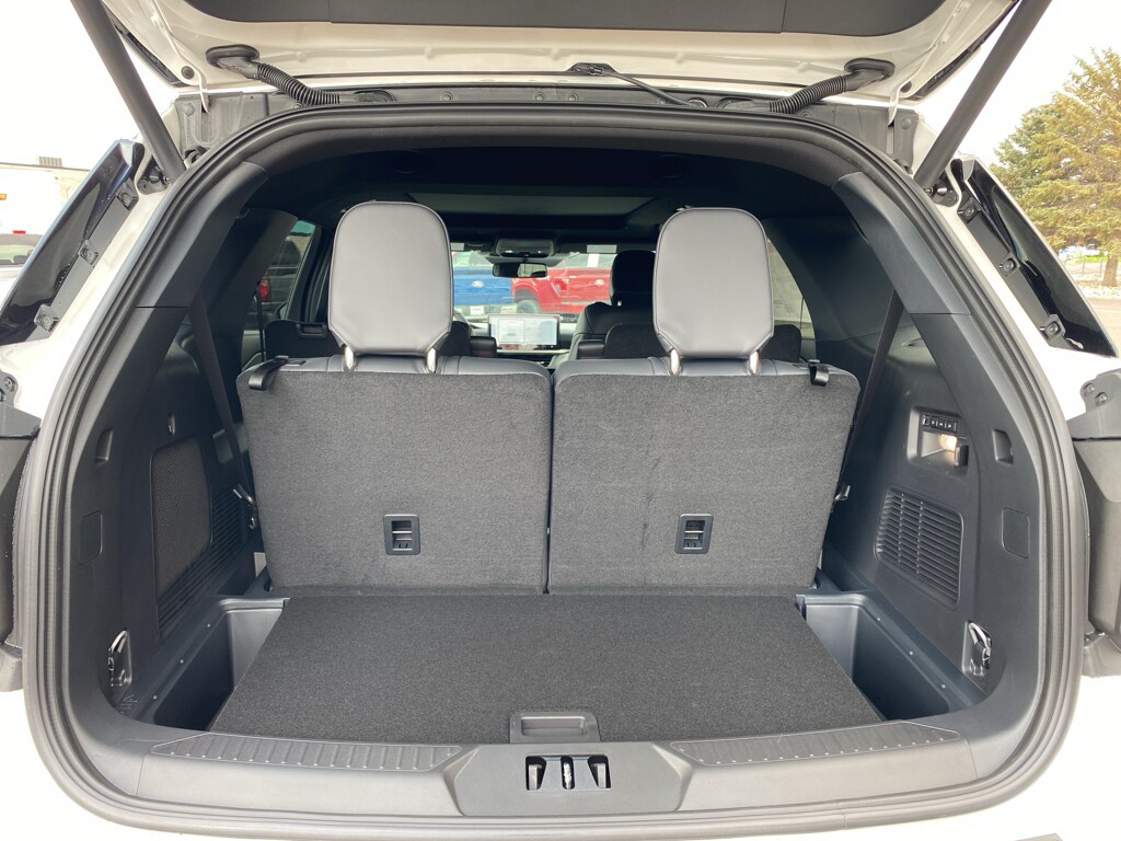 2025 Ford Explorer ST photo 4