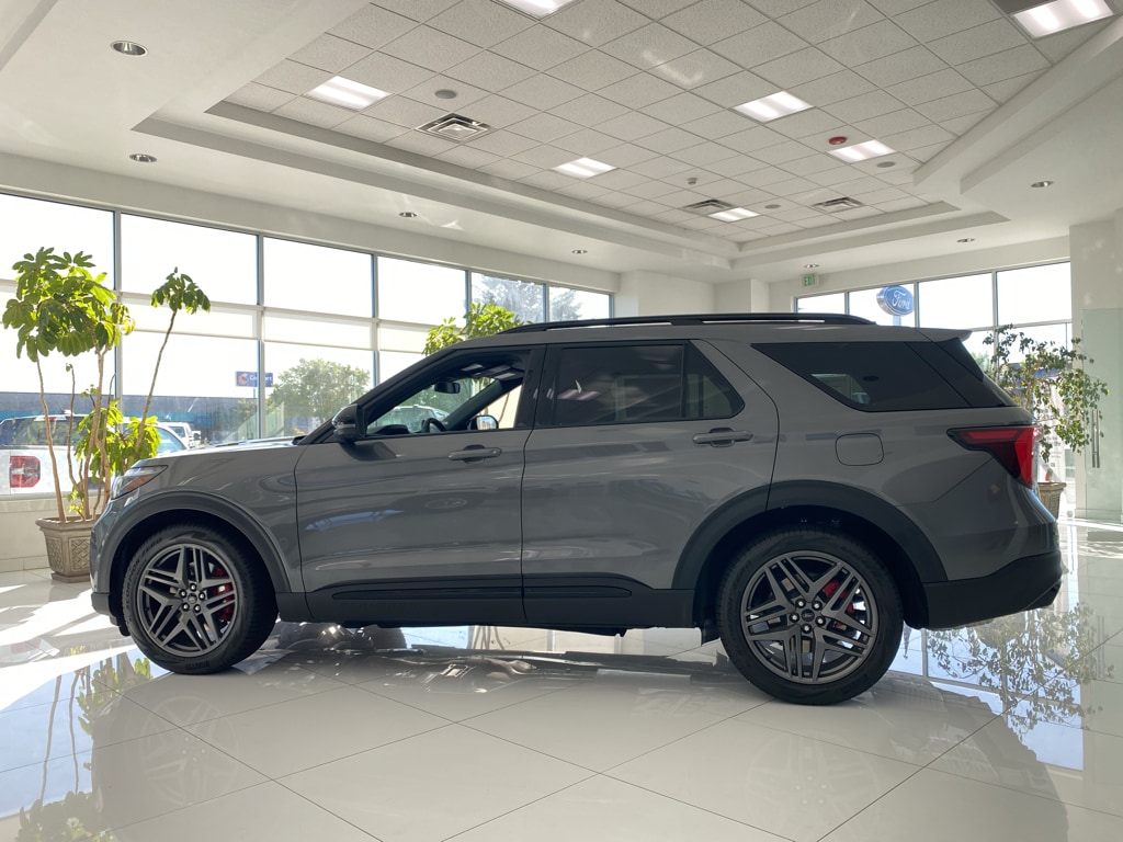 2026 Ford Explorer ST - Photo 21