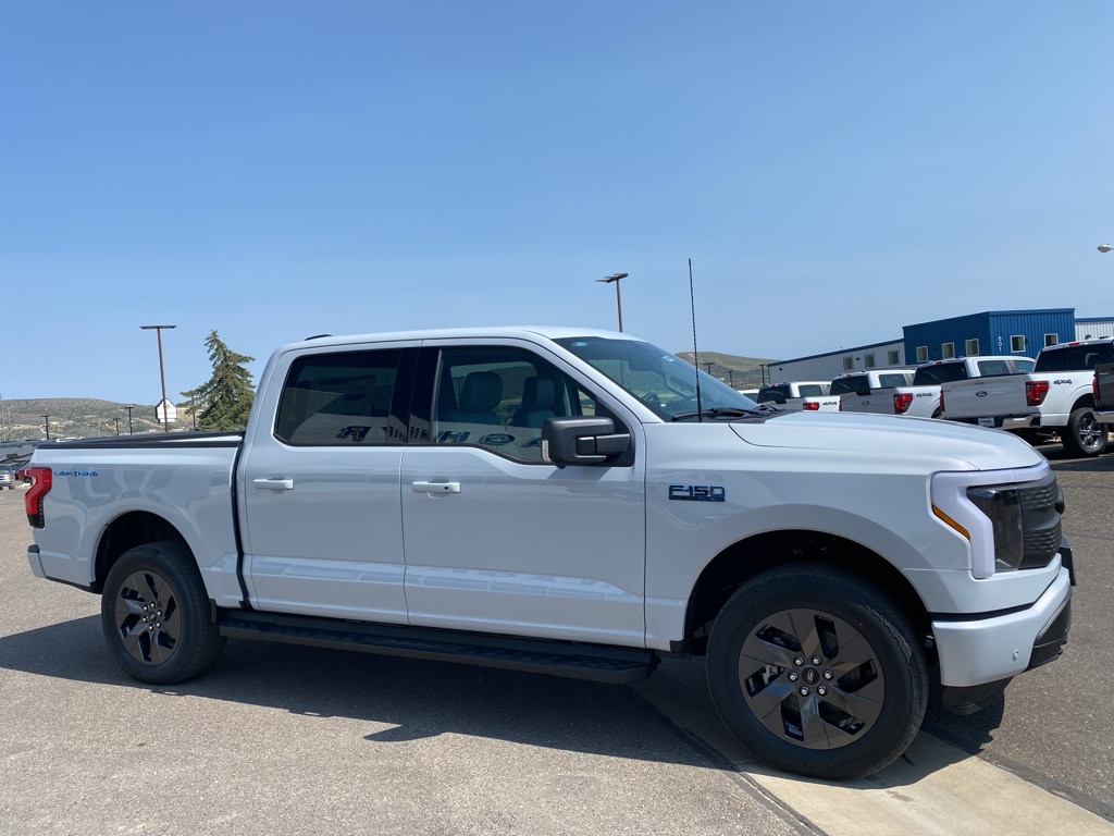 2025 Ford F-150 Lightning Flash - Photo 18