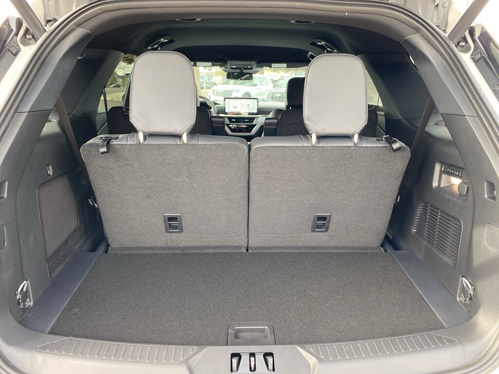 2026 Ford Explorer ST photo 4