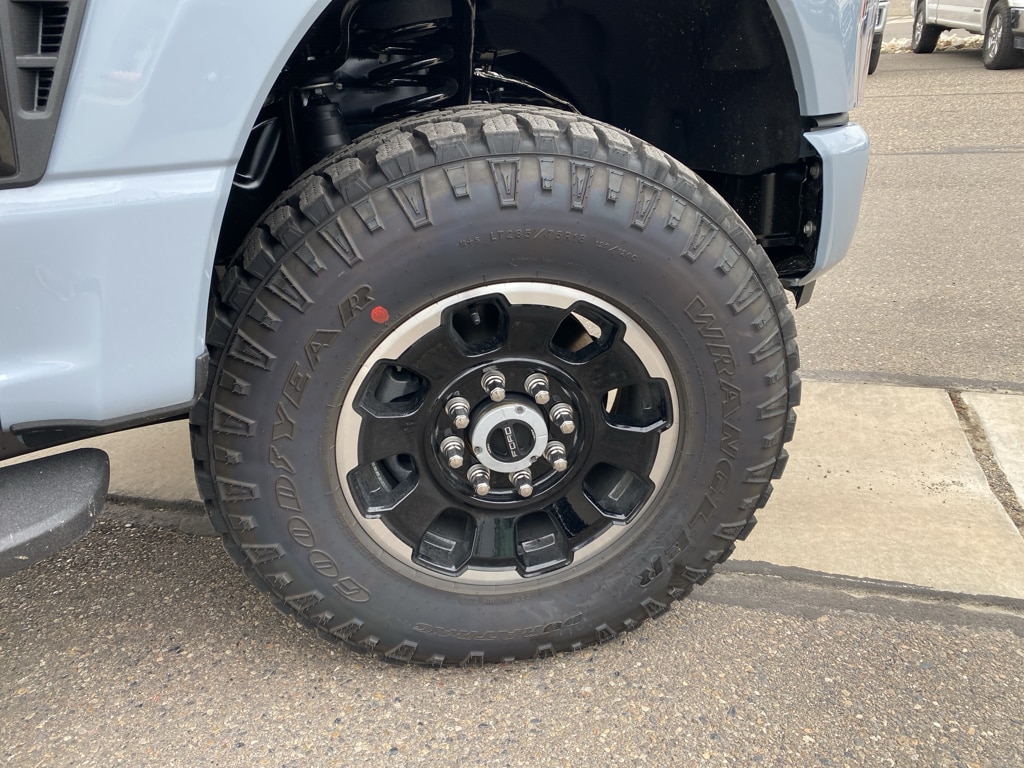 New 2026 Ford Super Duty F-350 Lariat Truck Crew Cab