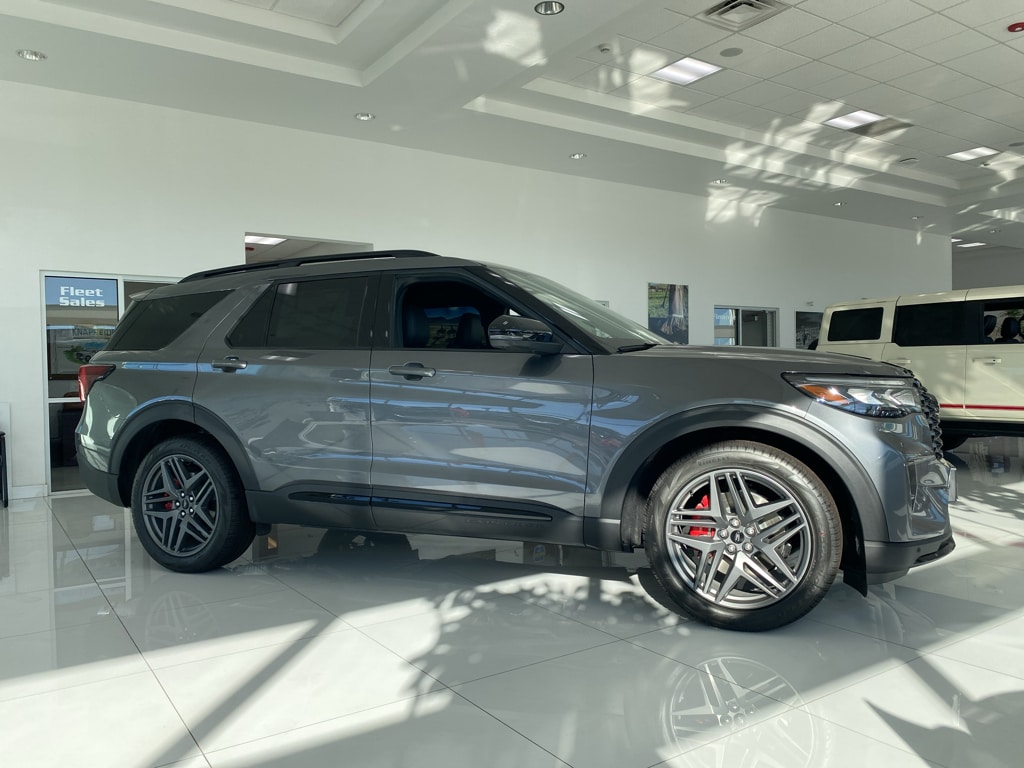 2026 Ford Explorer ST - Photo 15