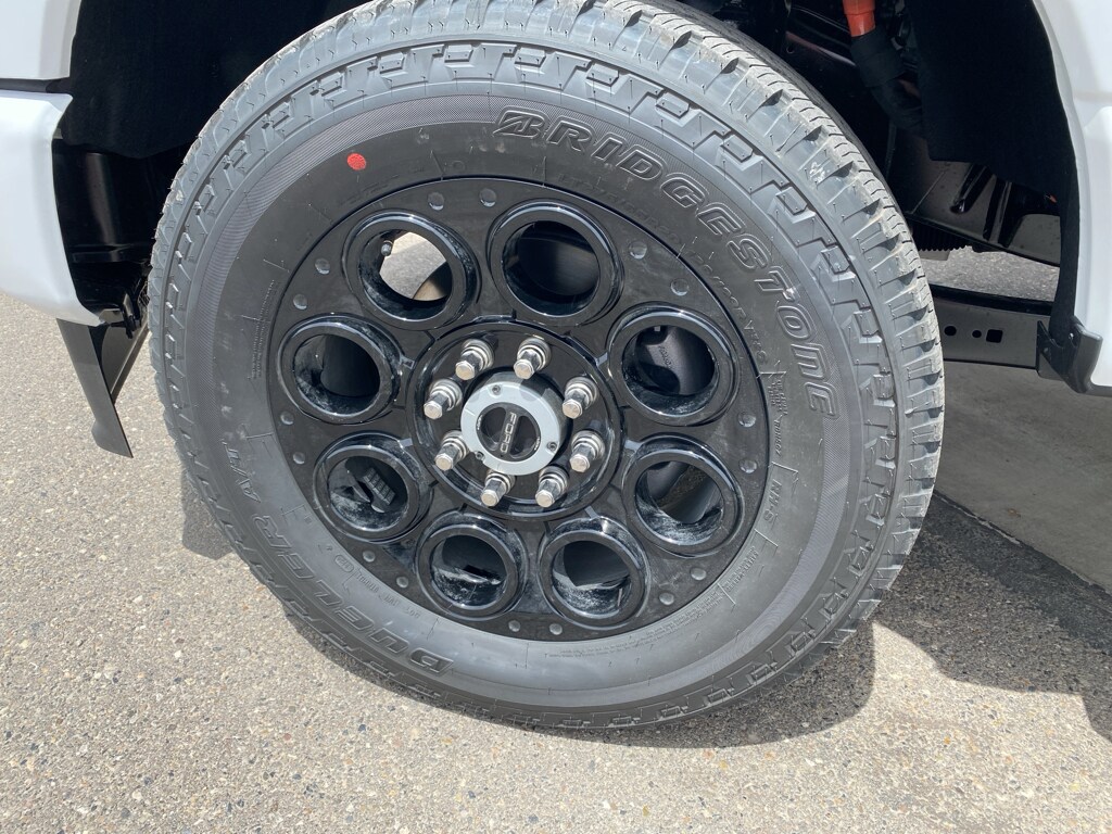 2025 Ford F-350 photo 2