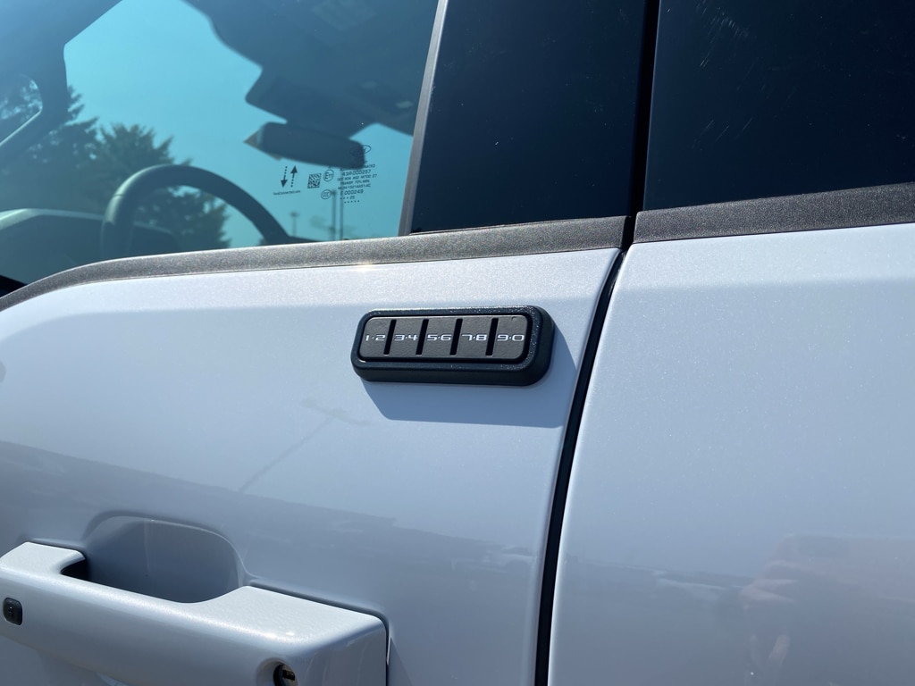 2025 Ford F-150 Lightning Flash - Photo 14