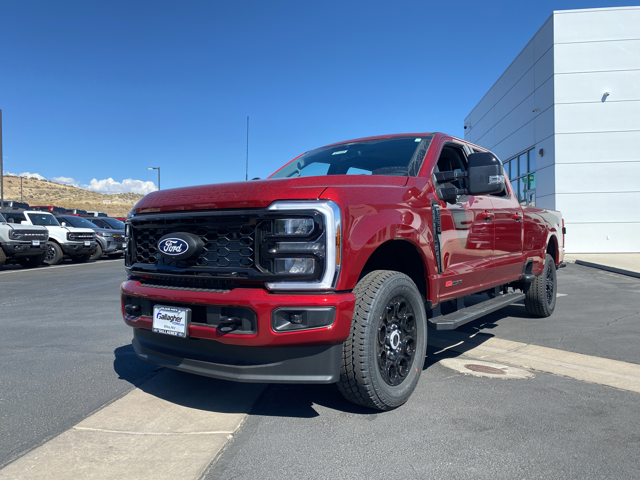 2027 Ford Super Duty F-350&reg; Lariat&reg; Truck Crew Cab
