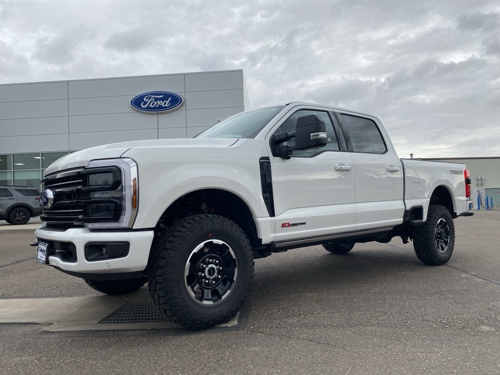 2026 Ford F-350 Super Duty Platinum's photo
